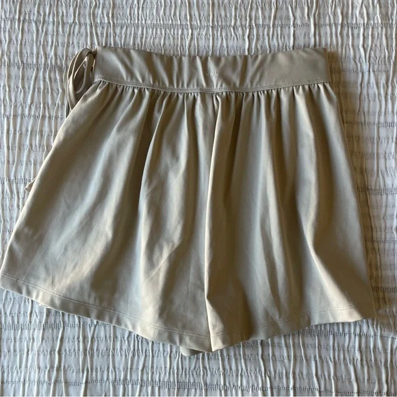 MWL Flex Wrap Skort in Wet Sand Tan Medium Like New - Picture 7 of 9